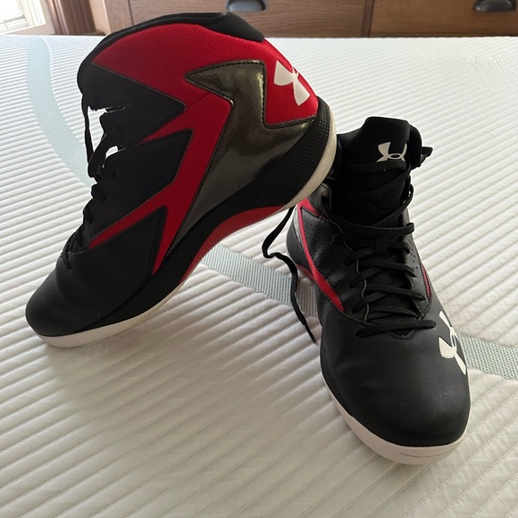 Under Armour basketball shoes. - Picture 1 of 6